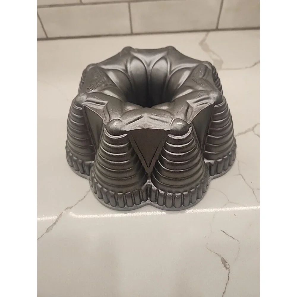 Nordic Ware Fiesta Party Cake Pan Heavy Cast Aluminum Nonstick Made in‎ USA